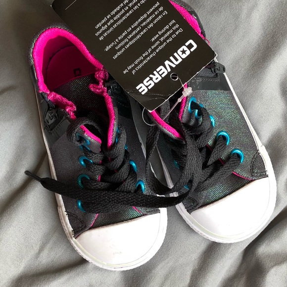 NEW Kids Converse Chuck Taylor Shoes - Picture 2 of 3